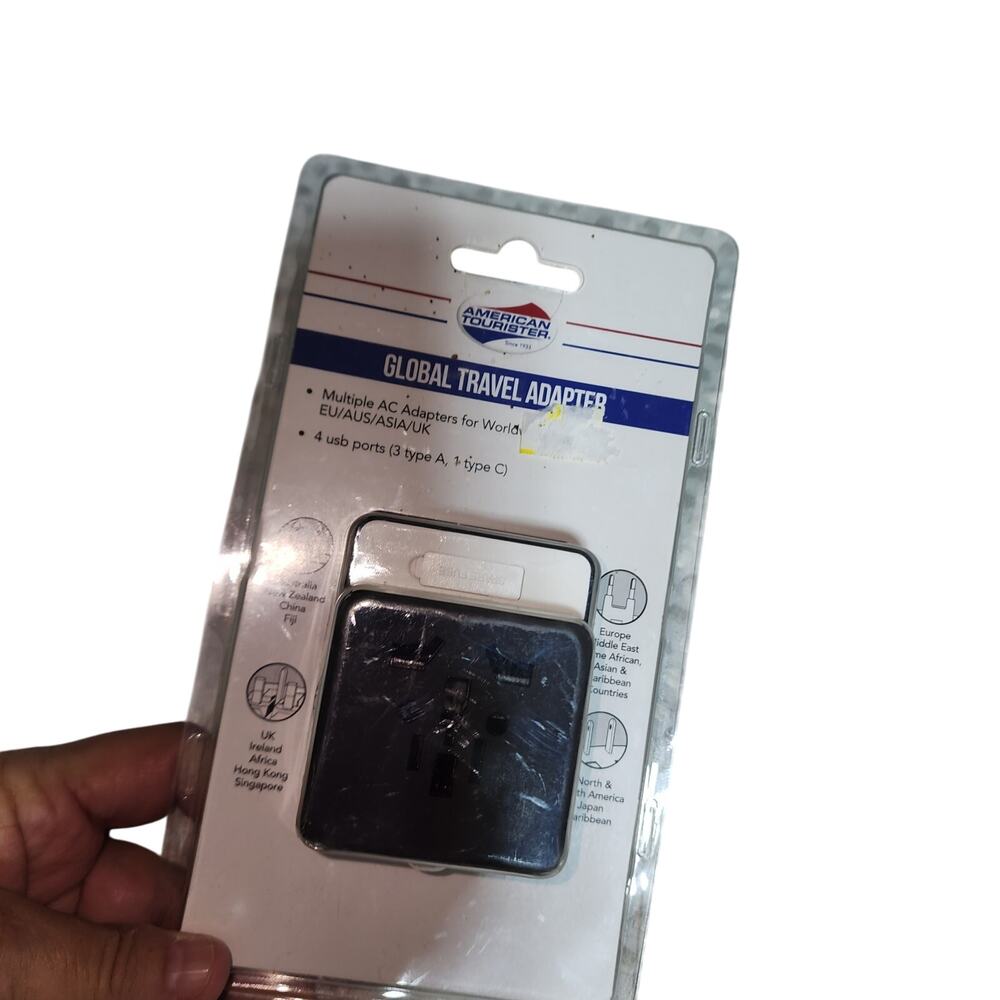 AMERICAN TOURISTOR NWT GLOBAL TRAVEL ADAPTER